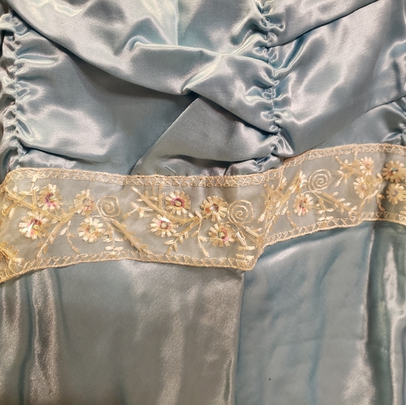 💛2/$20💛Gorgeous cami top with beadwork - Picture 5 of 5